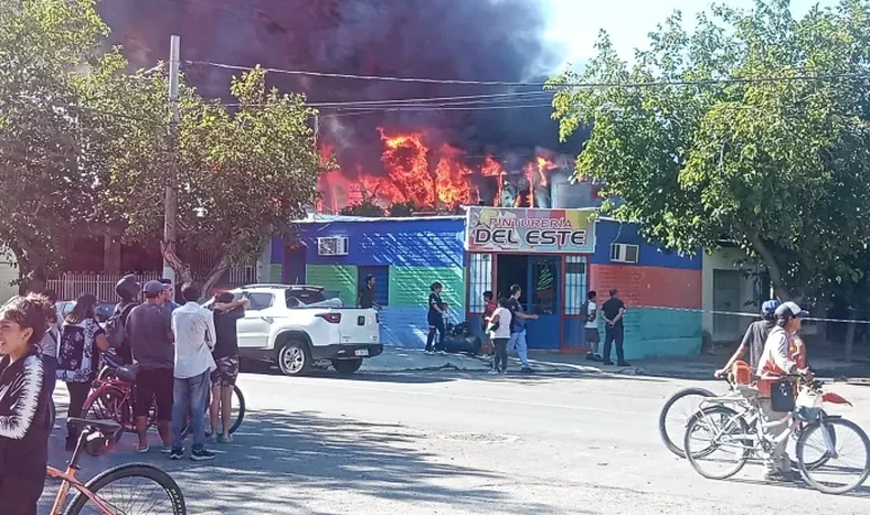 El triste mensaje de la distribuidora incendiada: “Hoy enfrentamos uno de los momentos más difíciles de nuestra historia”