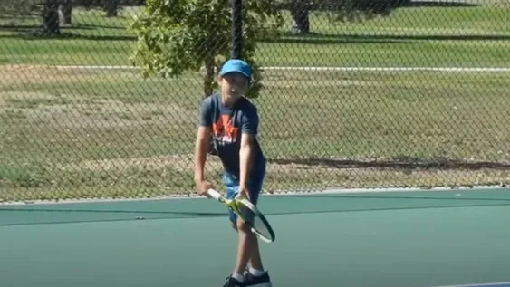 [VIDEO] Un niño de 12 años podría cambiar el futuro del tenis: tiene dos derechas