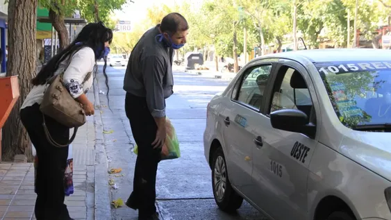 Gobierno autoriza a que taxis y remises vuelvan a trabajar desde mañana