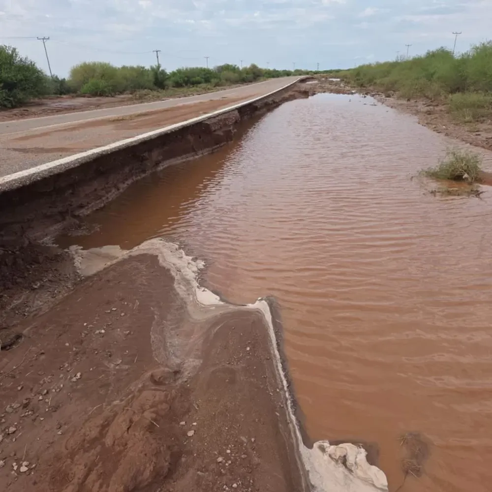 Hubo bajada de creciente en la Ruta 141   a la altura de Marayes. El camino está severamente dañado desde las lluvias de la semana pasada.