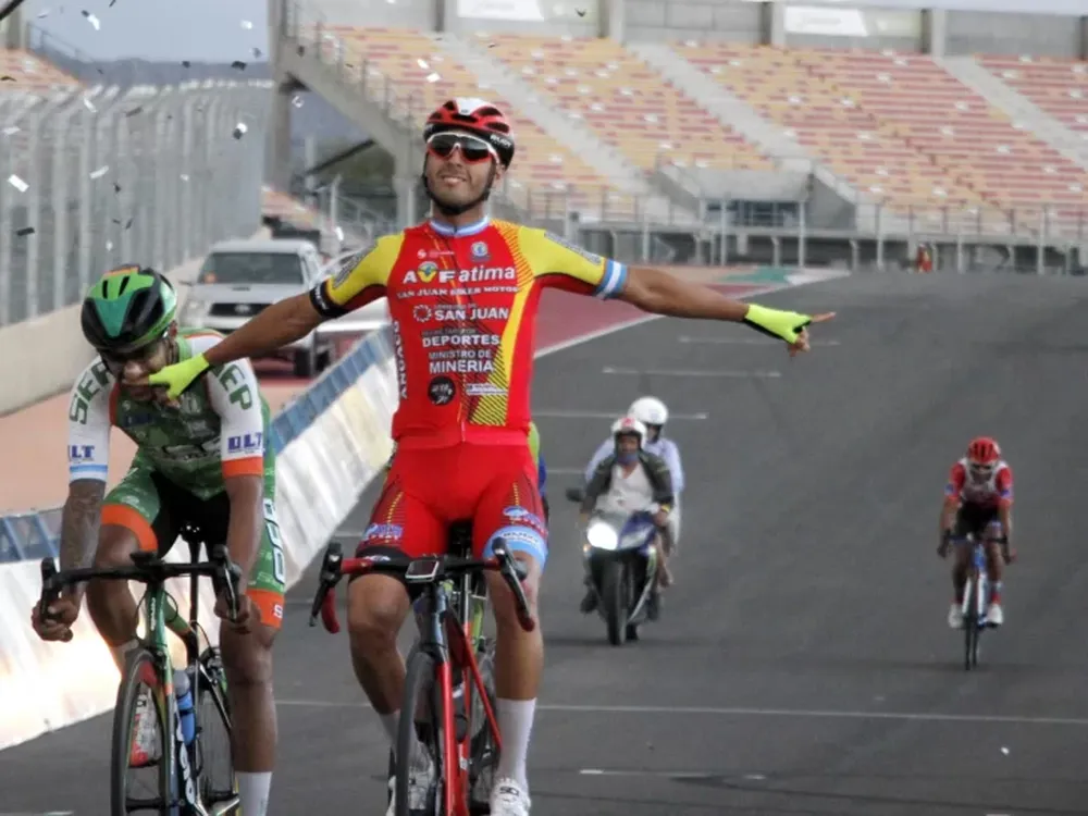 Una sana costumbre: Nico Tivani, otra vez en lo más alto del podio