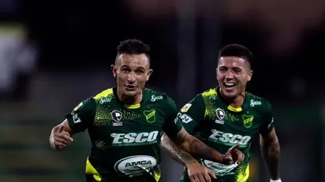 Defensa goleó y exhibió las hilachas de Newell’s en la despedida de su DT Kudelka