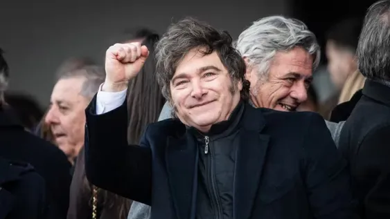 Milei anunció una rebaja de retenciones a carne y granos y fue ovacionado en La Rural