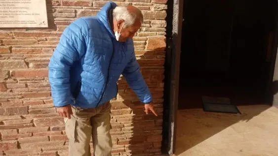 Misterio por dos cajas con extraños elementos hallados en la puerta de la Catedral
