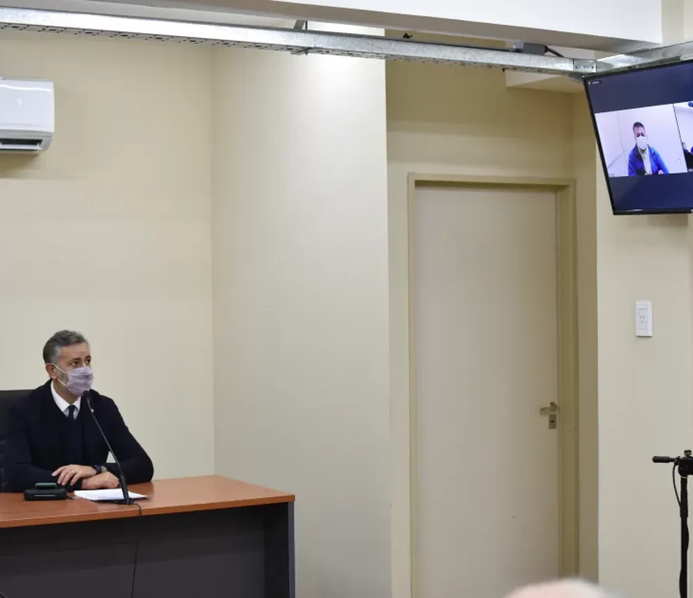 Le dan 12 años de cárcel a un pintor por haber violado a su hijastra nacida en Centroamérica