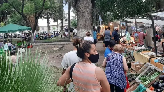 Una feria sumó expositores y shows artísticos