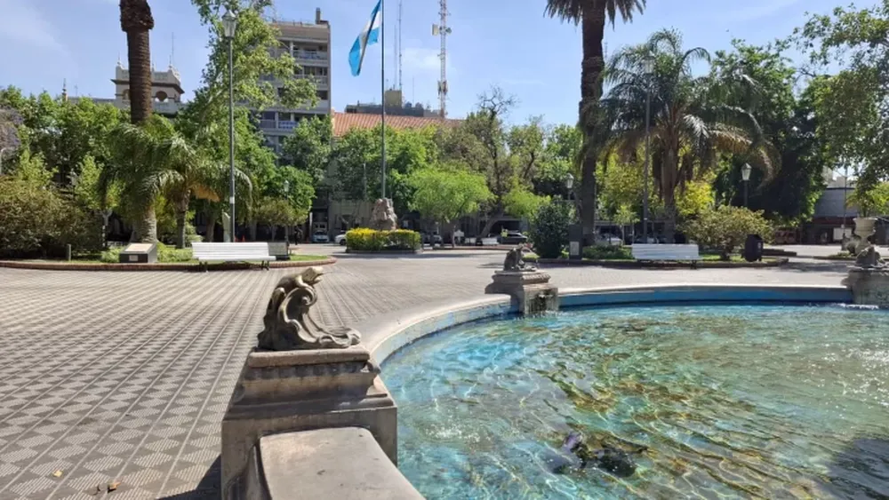 Plaza 25 de Mayo.-