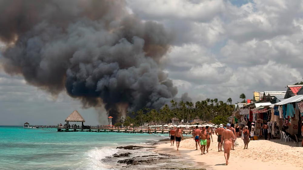 Incendio en un hotel de Bayahíbe (Foto: Leonardo Carmignani)