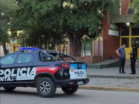 Alarma en Santa Fe: un estudiante difundió fotos con un arma en la escuela donde mataron a otro alumno