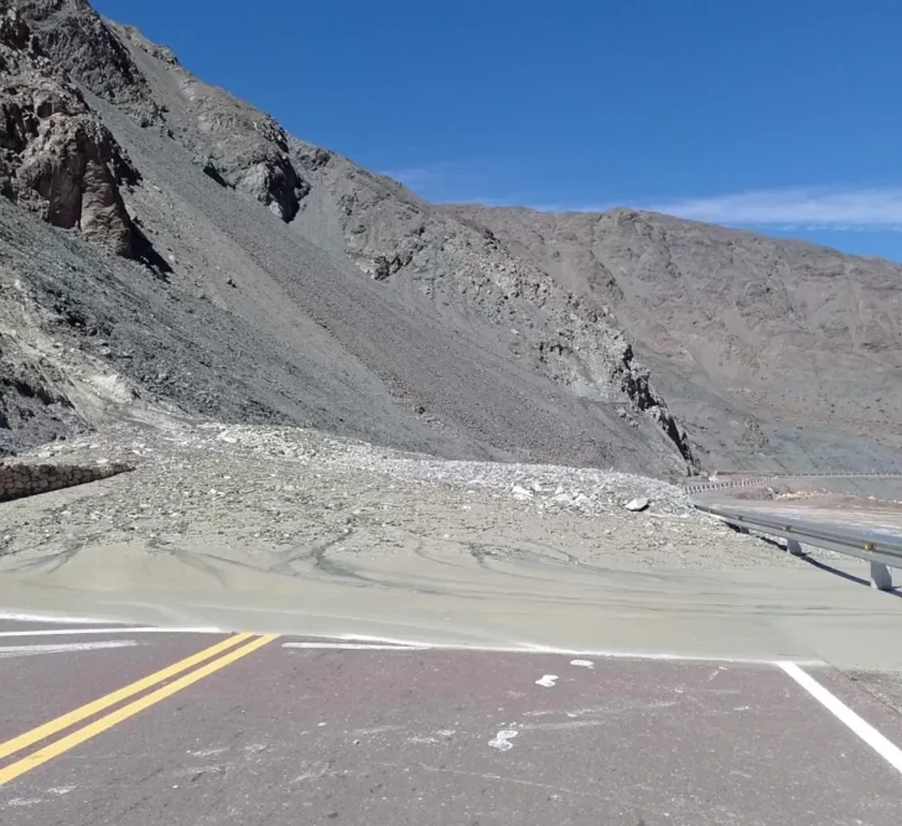 Debieron hacer un desvío en el ingreso a Calingasta porque la tormenta cortó la ruta