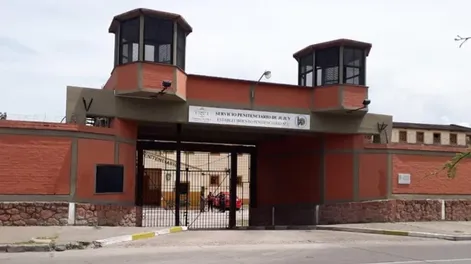 Dos presas quedaron embarazadas tras mantener relaciones con una interna trans