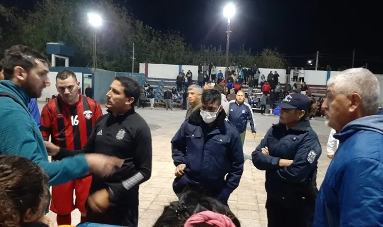 Escándalo en el futsal caucetero por una actitud antideportiva: tuvo que intervenir la Policía
