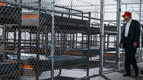 Cómo es el centro de detención para ilegales que inauguró Trump, que está en la selva, rodeado de caimanes y pitones