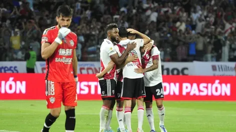En el debut de Demichelis, River festejó en Santiago del Estero