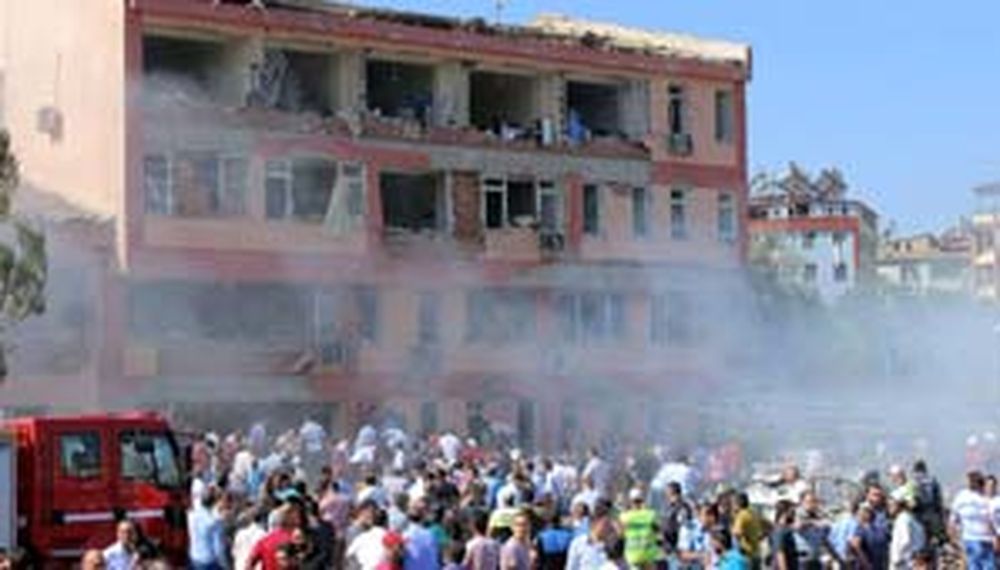 Turquía: 6 muertos y 200 heridos por un doble atentado