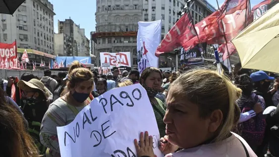 El insólito requisito que habrá que cumplir para reunirse en espacios públicos, según la ley ómnibus