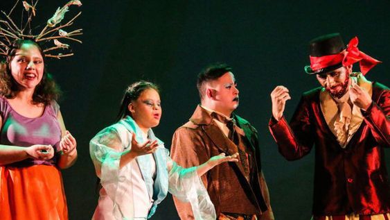 ACCIÓN. El elenco de Grupo Artístico Inclusivo Teytekia ya ensaya la puesta en escena de la obra de teatro La isla.