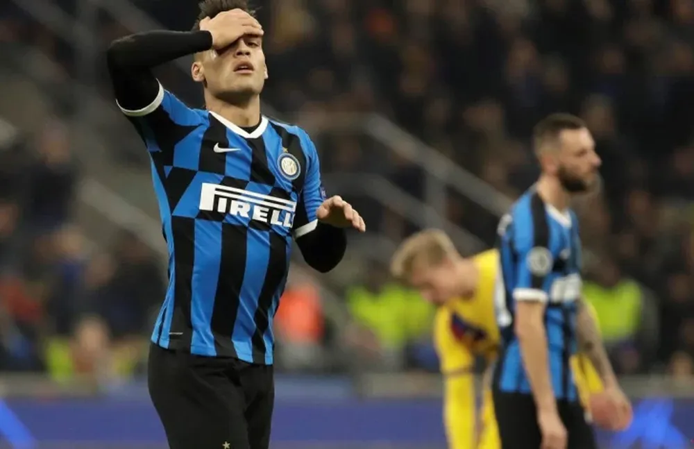 Lautaro estuvo cerca del gol pero su Inter perdió y quedó eliminado