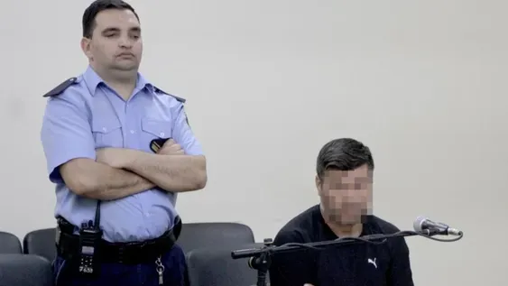 Mujer denunció que su exesposo la golpeó y manoseó en un baño y que luego la amenazó