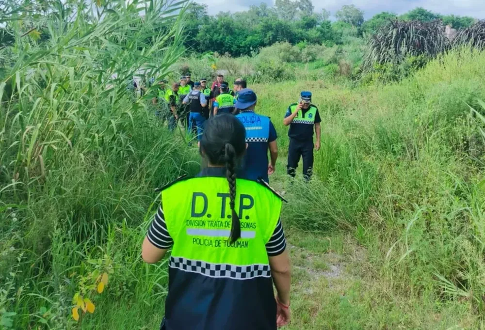 Hallaron sin vida a una nena de 7 años a orillas del río y detuvieron a su madre