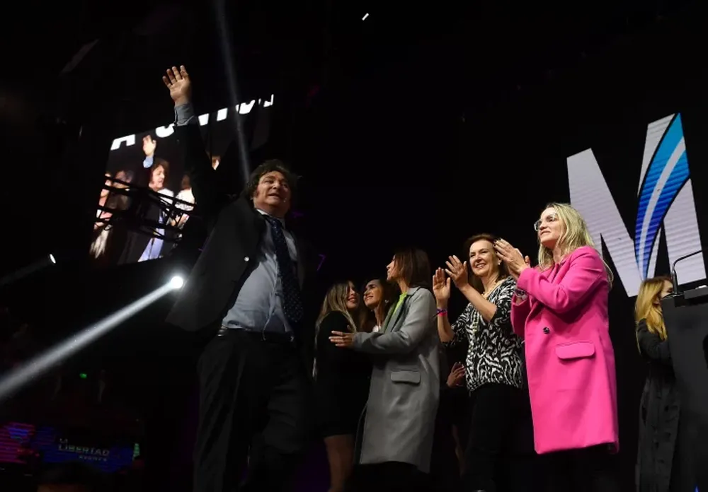 Milei cerró su campaña con un multitudinario acto y pidió a la gente que “vaya a votar”