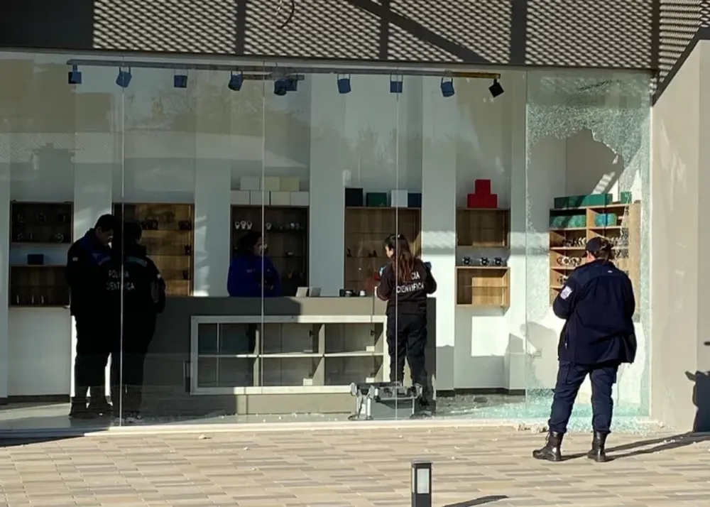 El dramático posteo del dueño de la joyería que sufrió un robo millonario y el primer dato revelador de la investigación