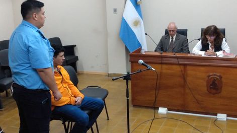 Julio Castro mientras escuchaba el veredicto del tribunal del juicio, que se pronunció por unanimidad en una condena de 12 años de prisión.&nbsp;