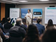 Víctor Esteve, director de Minería de Achilles, trabajó durante la mañana de este viernes con proveedores sanjuaninos en una capacitación sobre la plataforma obligatoria de Vicuña. Víctor Esteve, director de Minería de Achilles, trabajó durante la mañana de este viernes con proveedores sanjuaninos en una capacitación sobre la plataforma obligatoria de Vicuña.