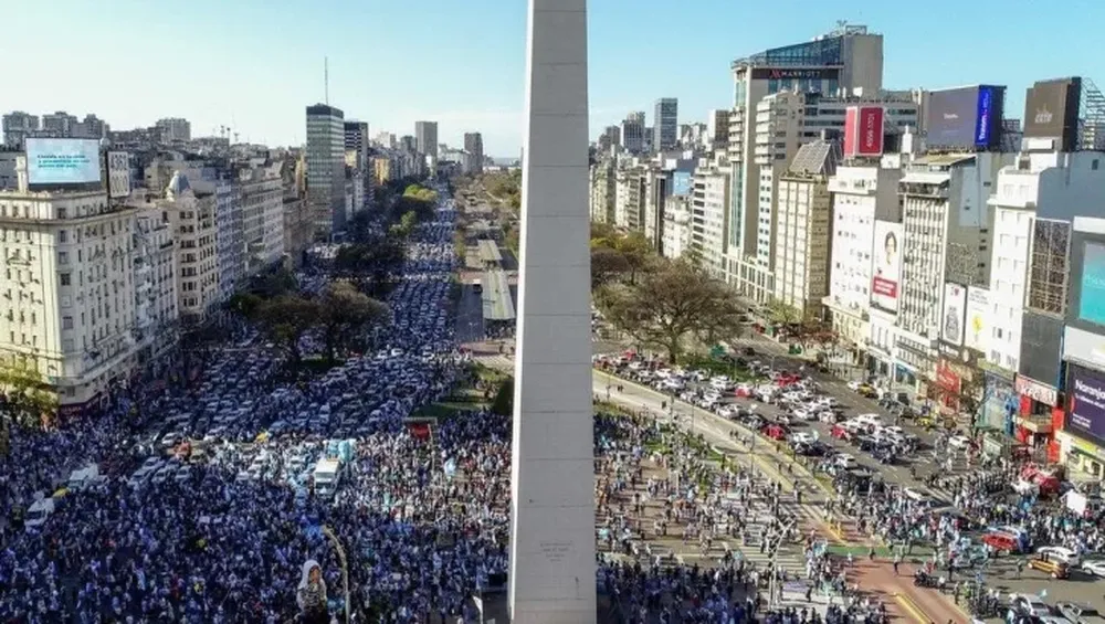 Masivo banderazo en todo el país contra el Gobierno Nacional