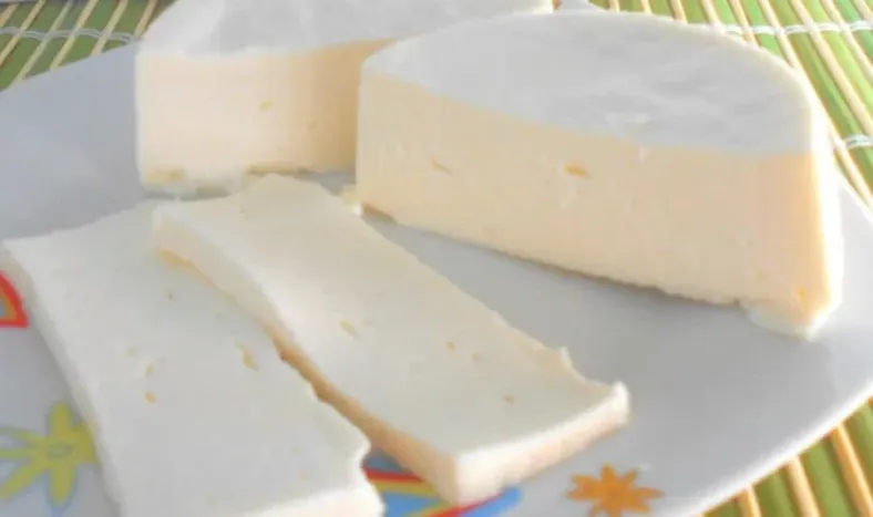ANMAT prohibió la venta en todo el país de un queso cremoso