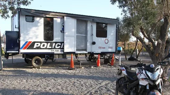 Suspenden a cuatro policías e investigan si dispararon con sus armas por diversión