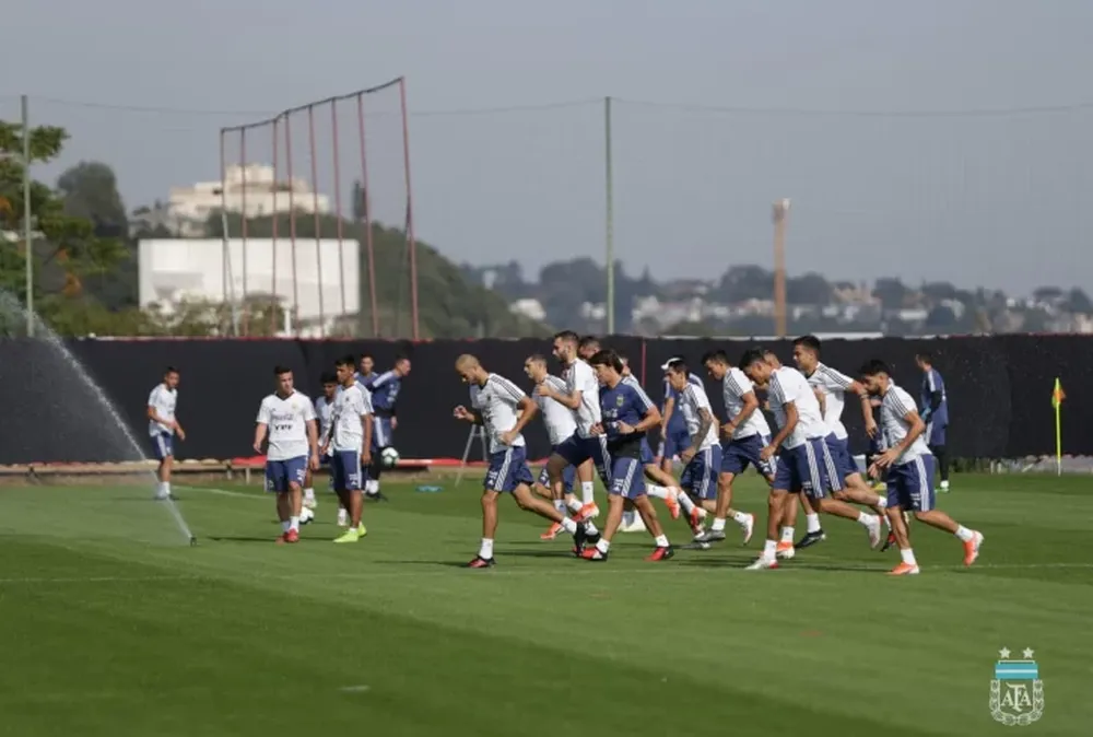 La Selección entrenó y Scaloni piensa variantes