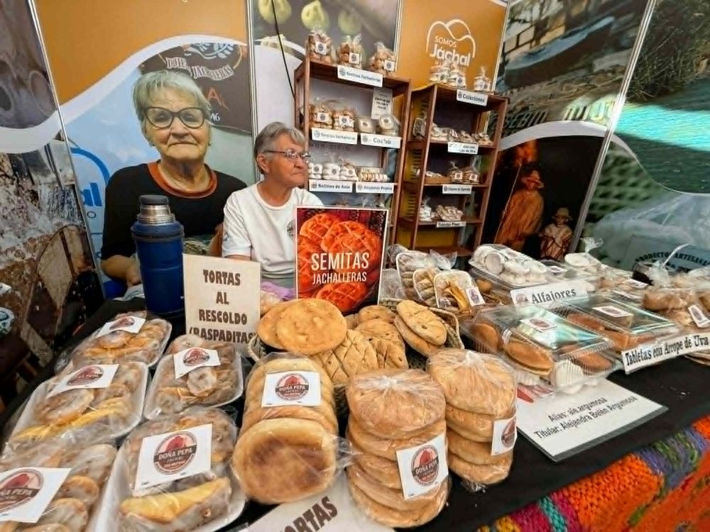 Doña Pepa volvió a la Feria Internacional de Artesanías, con sus tortitas jachalleras, tortitas al rescoldo, tabletas de arrope, semitas con chicharrones... y cocho.&nbsp;