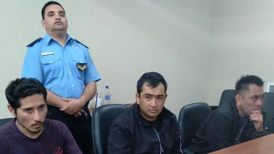 Sospechaban que entre 3 violaron a una joven, pero ayer un tribunal los absolvió