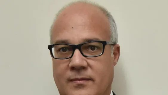 Juzgado por intentar captar a su hijastra para llevarla a EEUU a que se prostituya