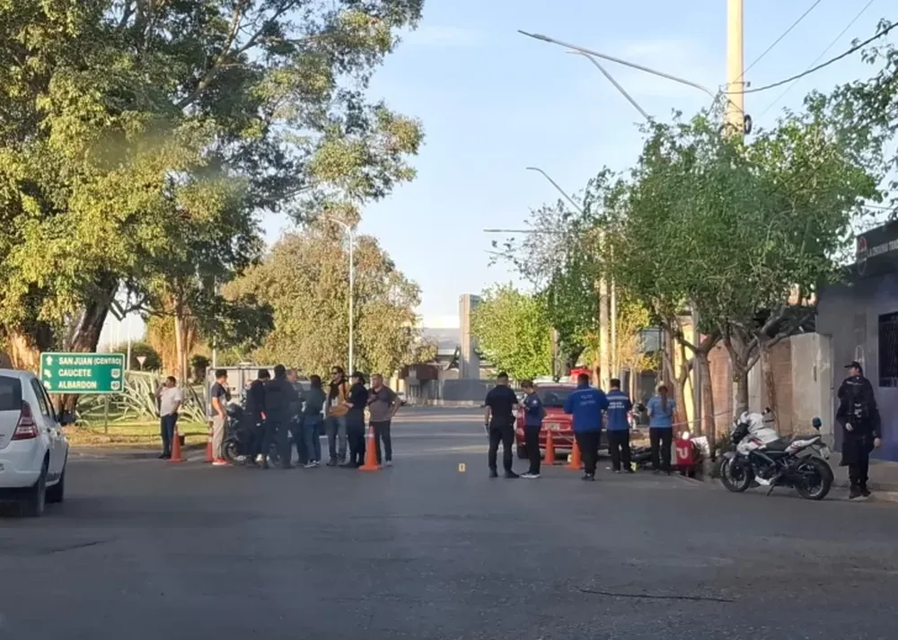 Revuelo en Capital: una discusión de tránsito terminó con un policía disparando a un delivery