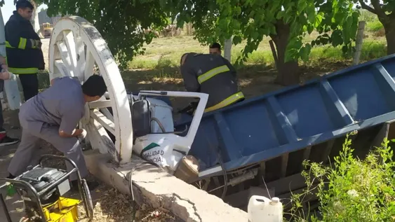 Hacía trabajos en un camión para Vialidad Provincial y se mató, ¿explotó una rueda?