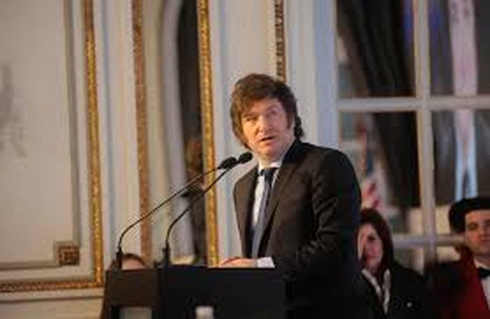 El Gobierno oficializó la baja de los contratos de 7 mil empleados públicos que ingresaron este año