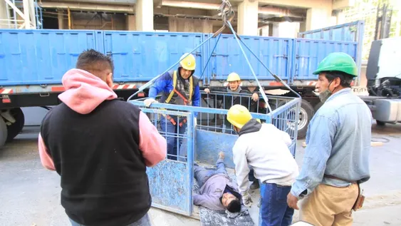 El estado de salud del obrero que cayó de un piso a otro en una obra céntrica