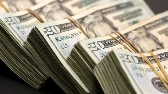 El dólar bajó 20 centavos, registró su cuarta caída en fila y cerró en $43,80