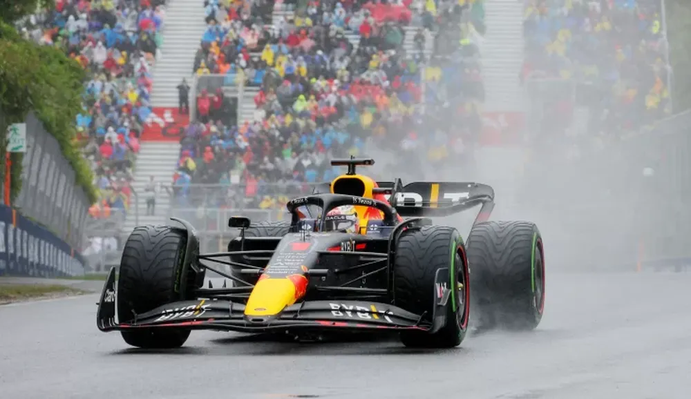 Verstappen dominó bajo la lluvia