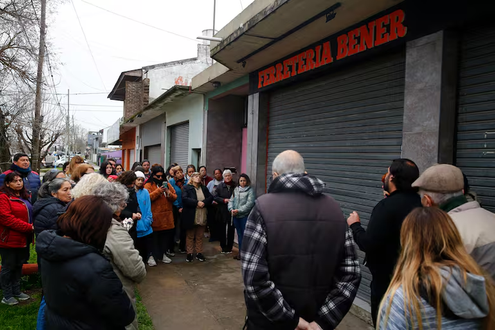 Vecinos del ferretero asesinado rezaron por la v&iacute;ctima.
