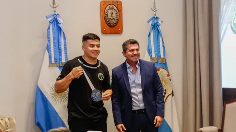 El Gobernador recibió a Santiago Flores, campeón mundial de Powerlifting