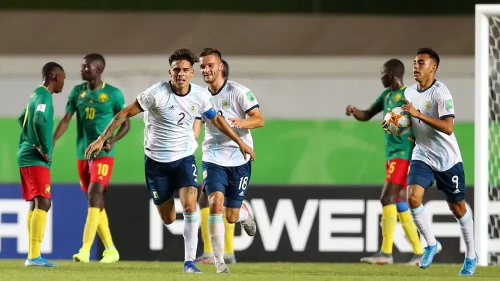 El Sub 17 argentino le ganó 3-1 a Camerún y quedó a un paso de clasificar