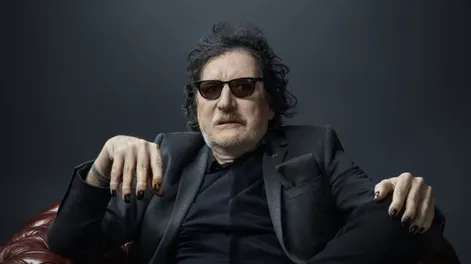 Charly García se recupera tras una operación programada y permanece internado.
