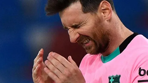 Messi marcó un gol para el empate de Barcelona que complicó sus aspiraciones