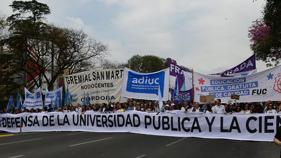 Marcha universitaria en reclamo de los fondos para la educación.