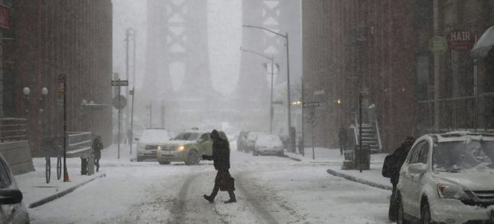 Stella cubre de nieve y paraliza a gran parte de EEUU