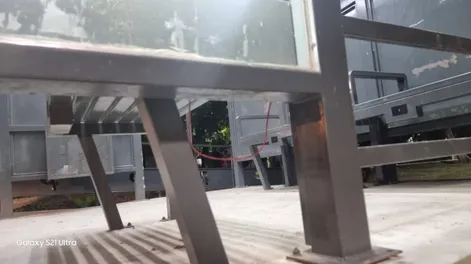 Un cable colgando, indicio de una mala conexión.