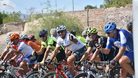 El riojano Enzo Luján cantó victoria en la Gran Fondo